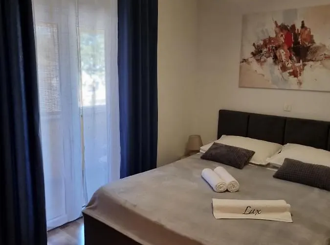 Lux *