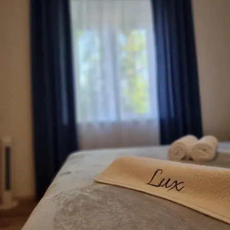 Lux דירה